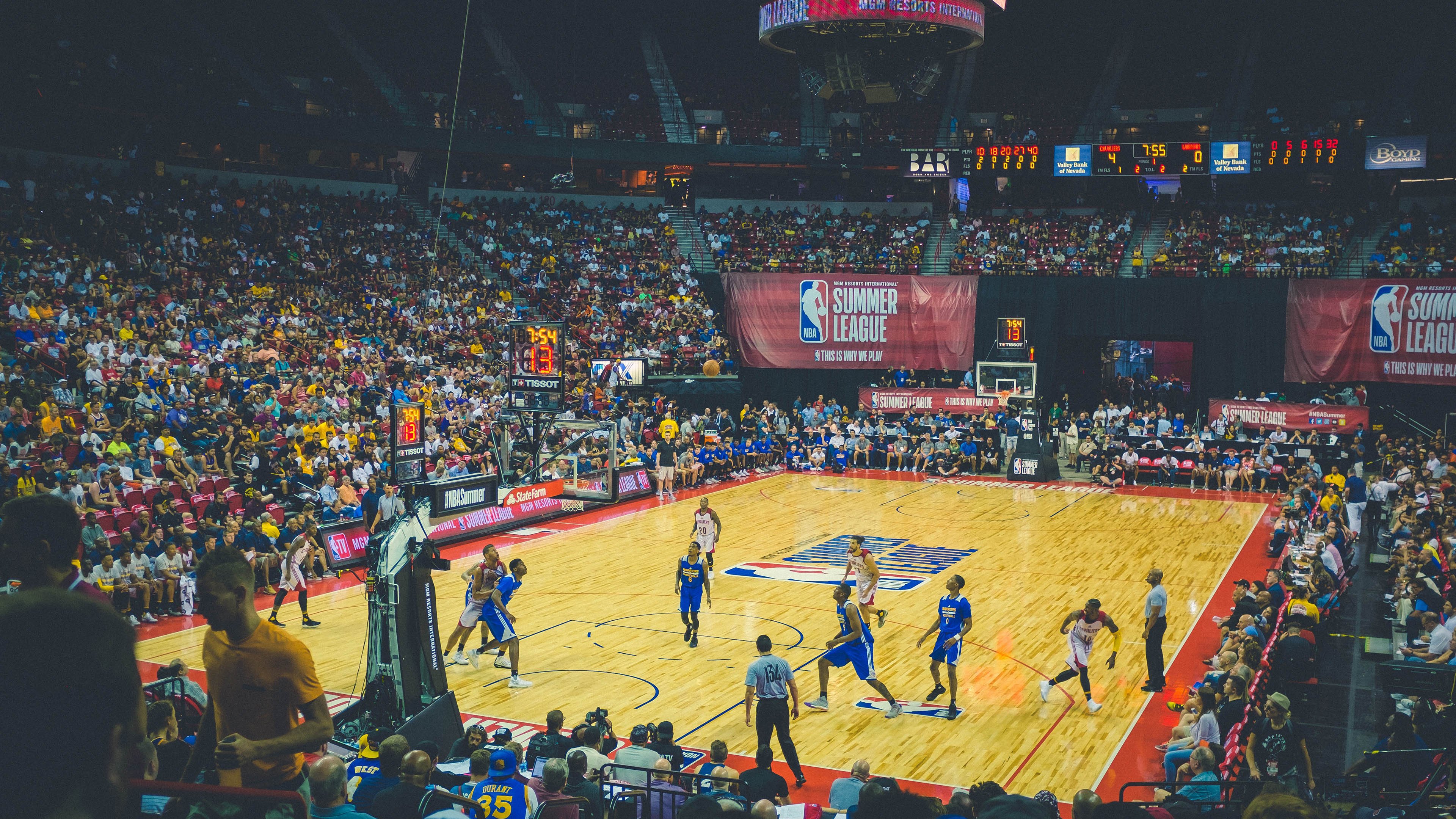 开云体育入口-街道轰鸣与球场硝烟，当F1火箭引擎压制迈阿密热火  第1张